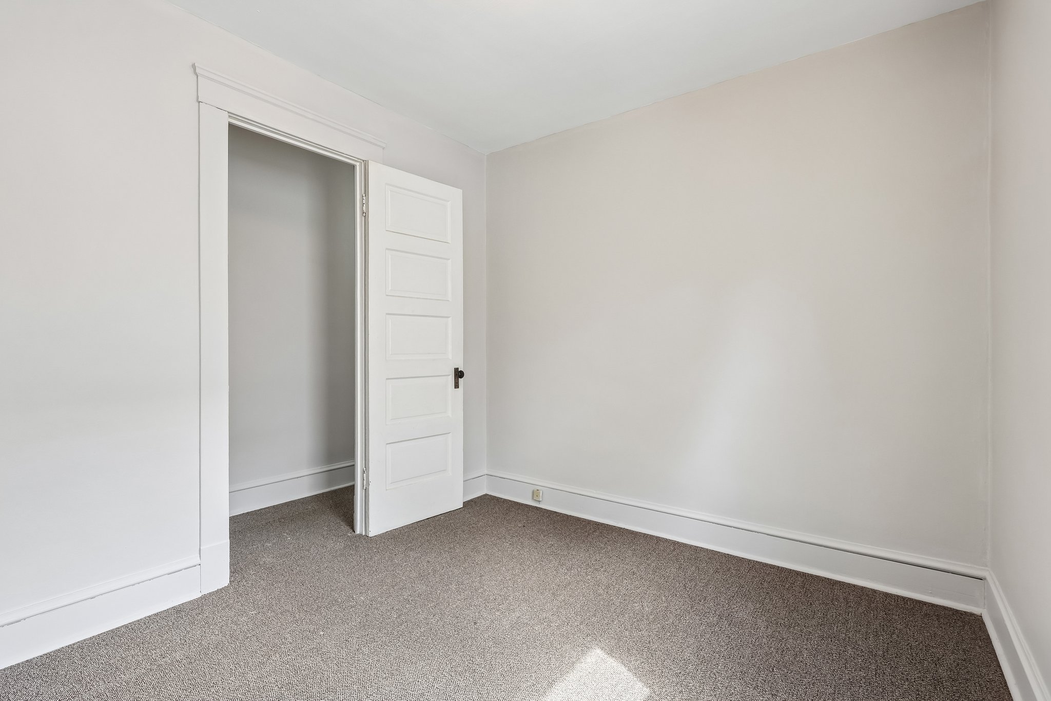 Woburn Ave-S3006-021.jpg