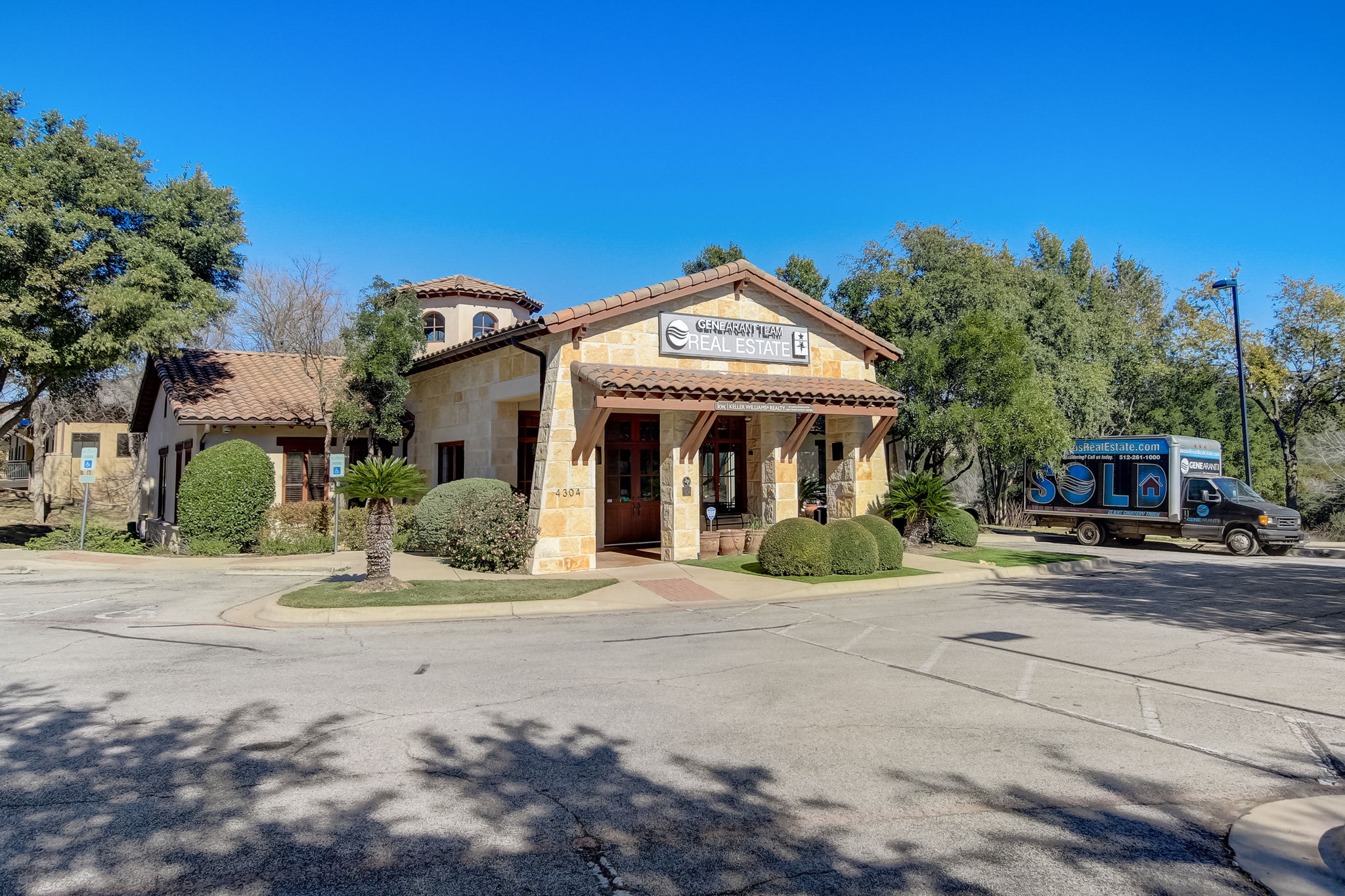 N Quinlan Park Rd-003