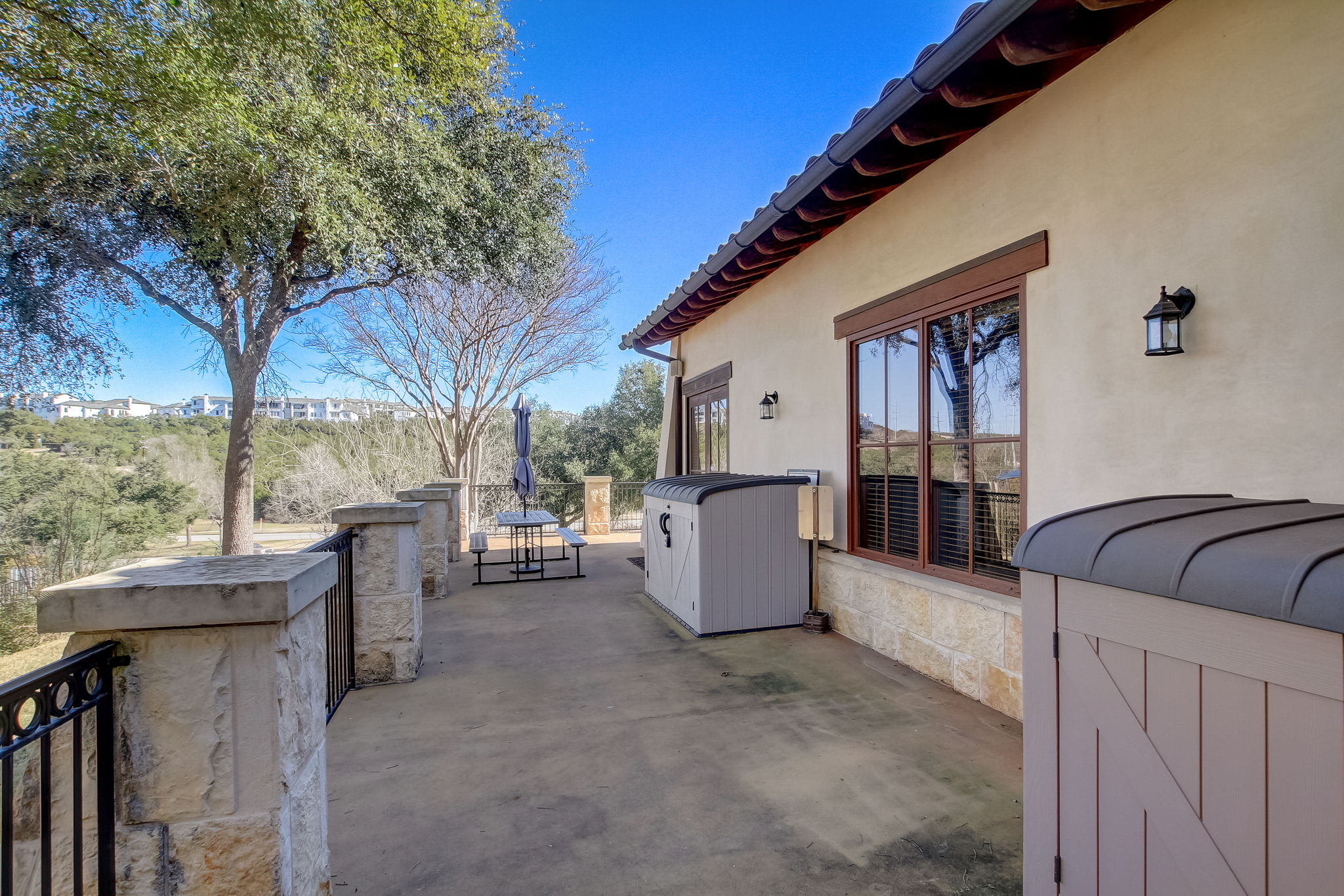 N Quinlan Park Rd-047