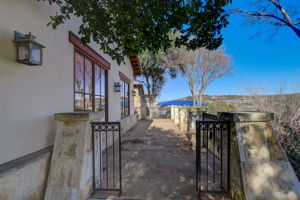 N Quinlan Park Rd-048
