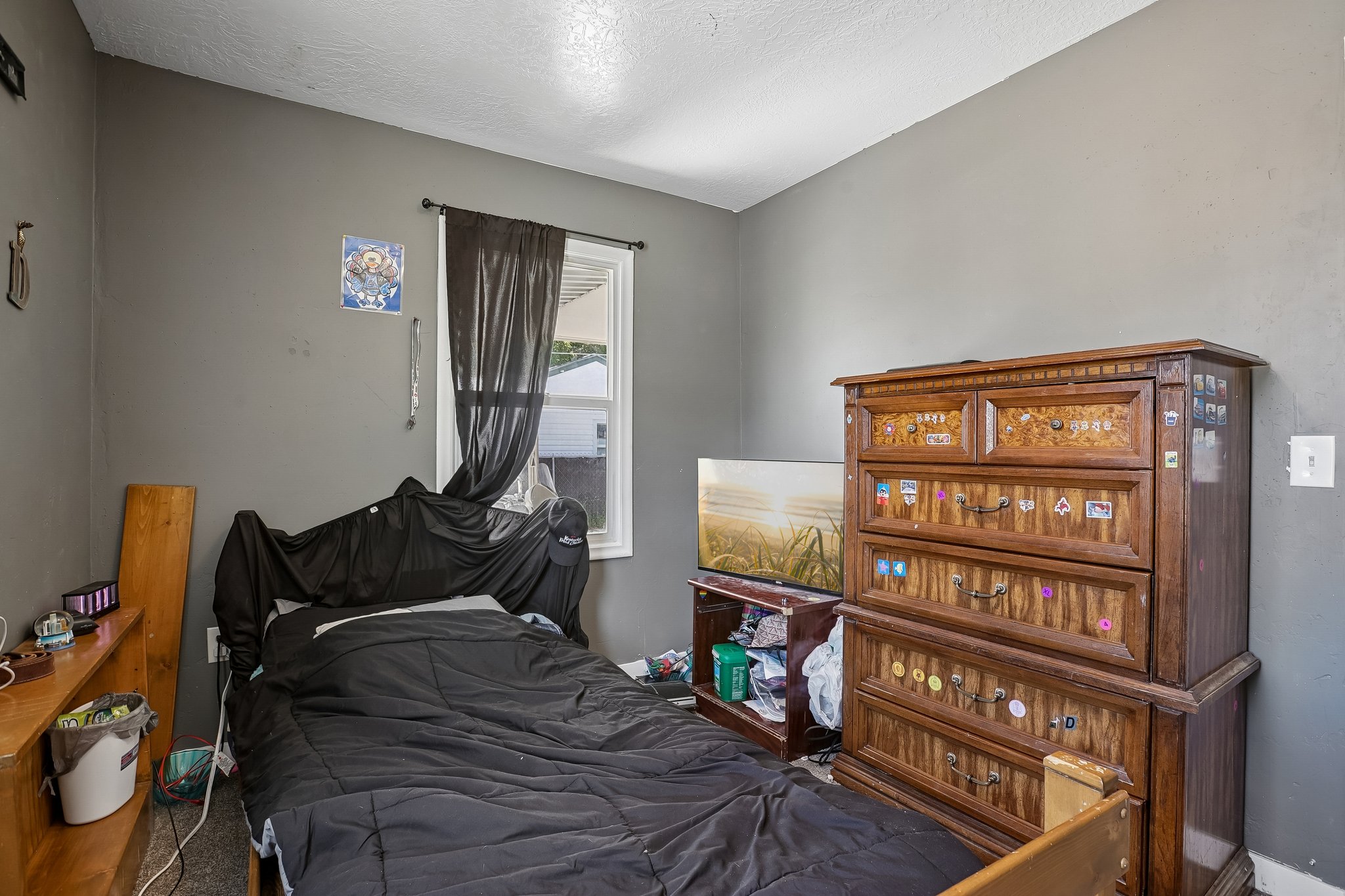 Upstairs Bedroom 1.jpg