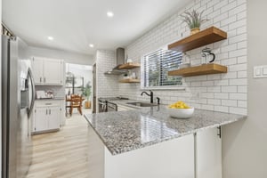 Kitchen/Breakfast Bar