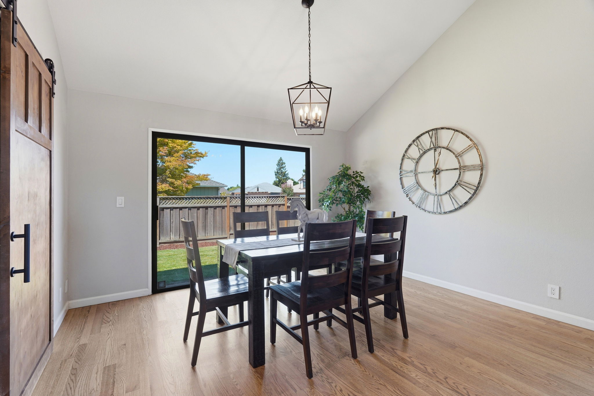 015_F8_4307 Montmorency Ct