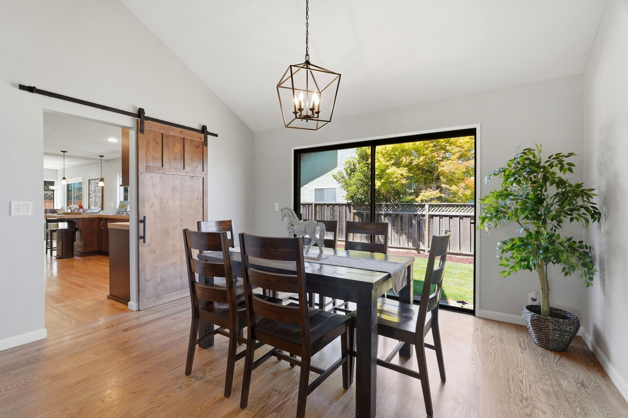 016_F8_4307 Montmorency Ct