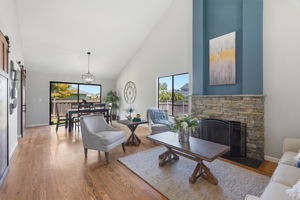 007_F8_4307 Montmorency Ct