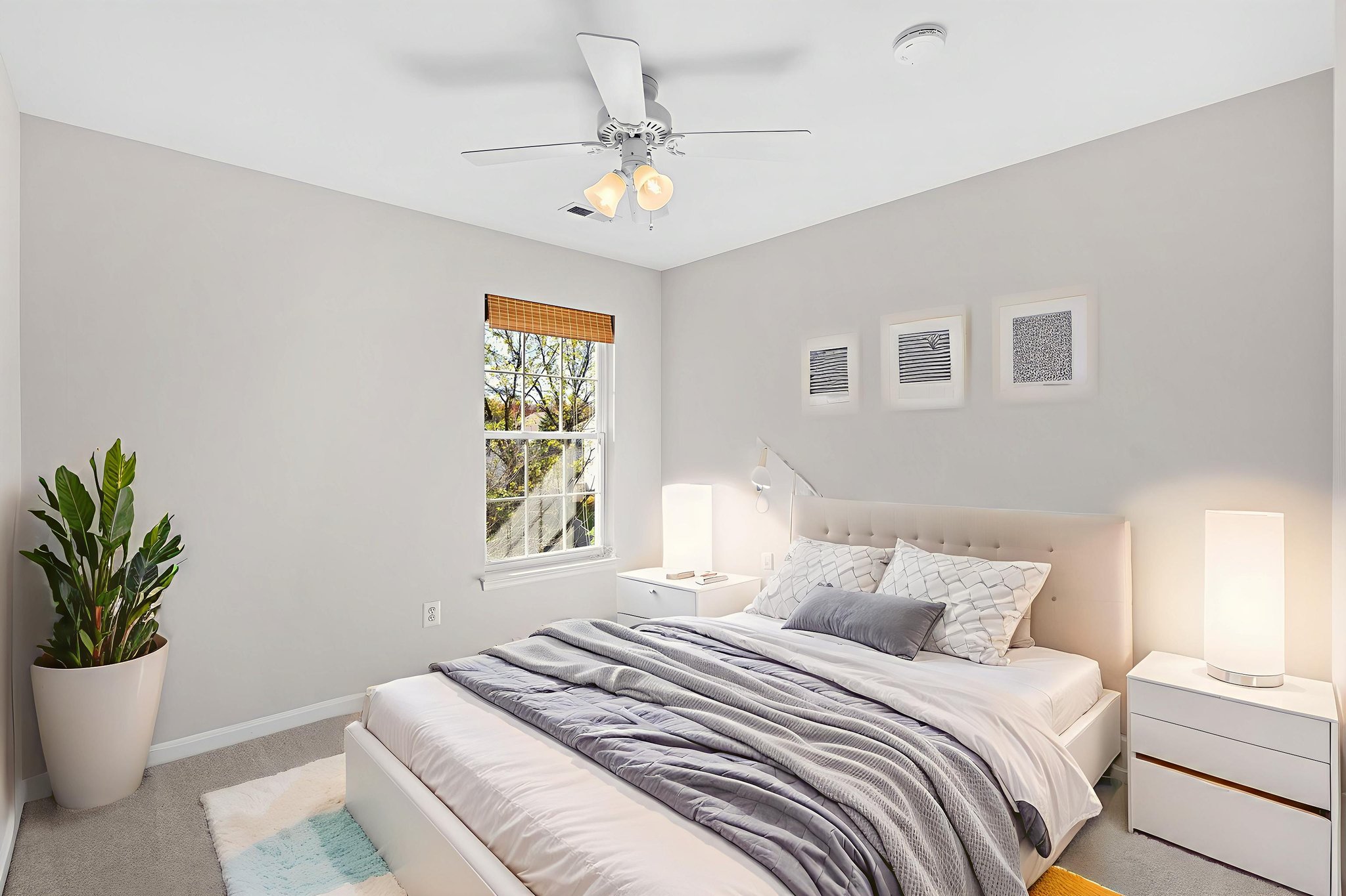 DSC08499 virtually staged.jpeg