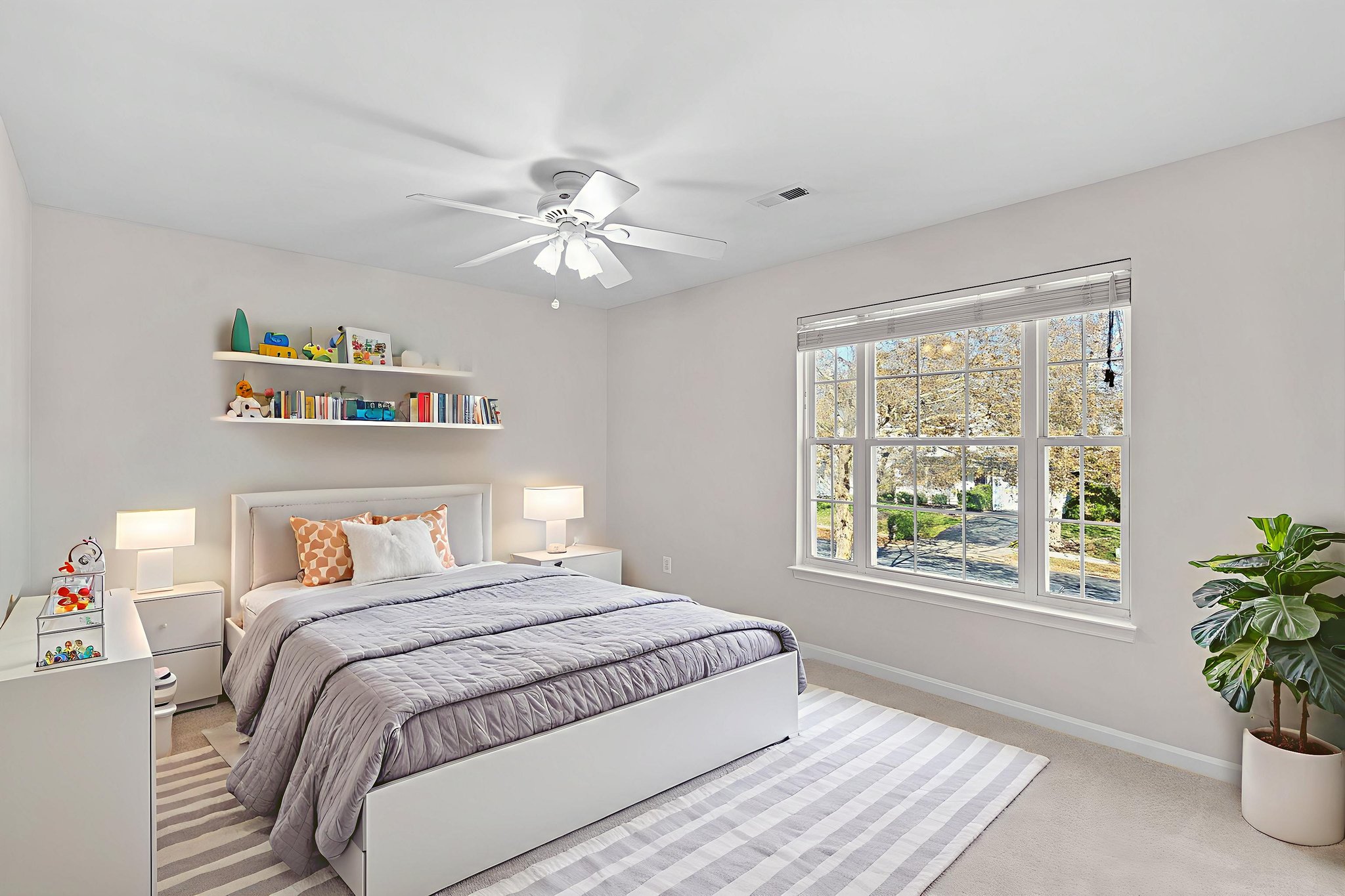 DSC08493 (2) virtually staged.jpeg