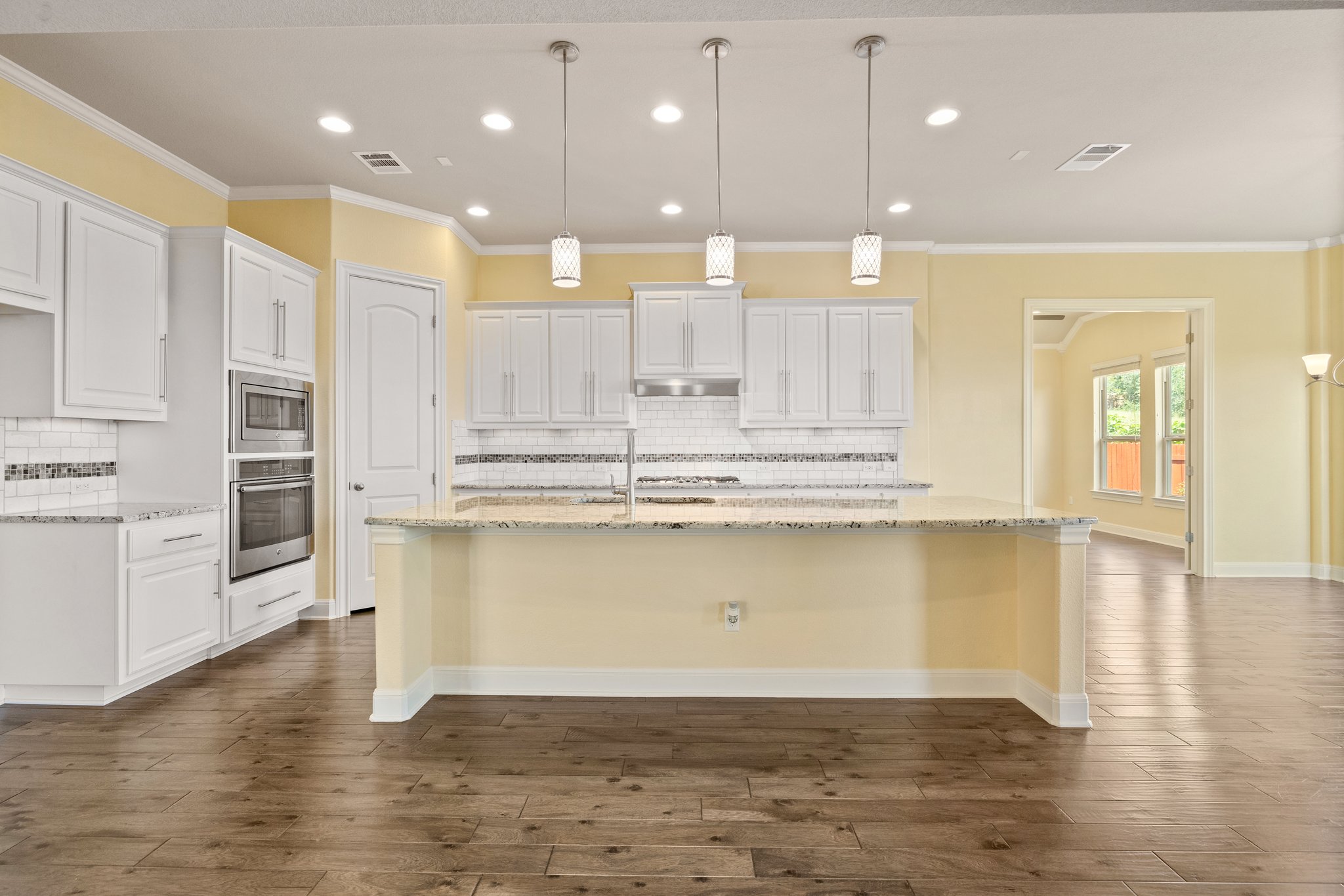 Spacious and grand kitchen