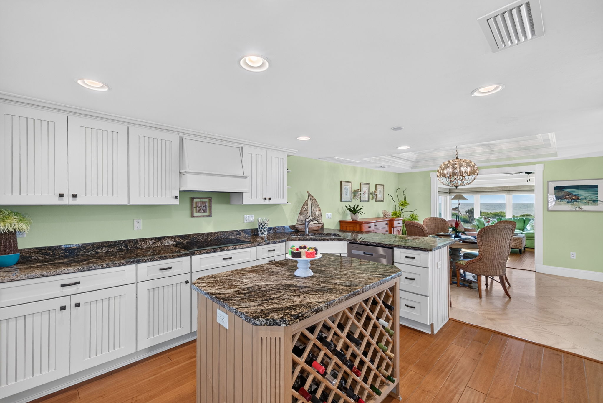 Kitchen 2 of 8