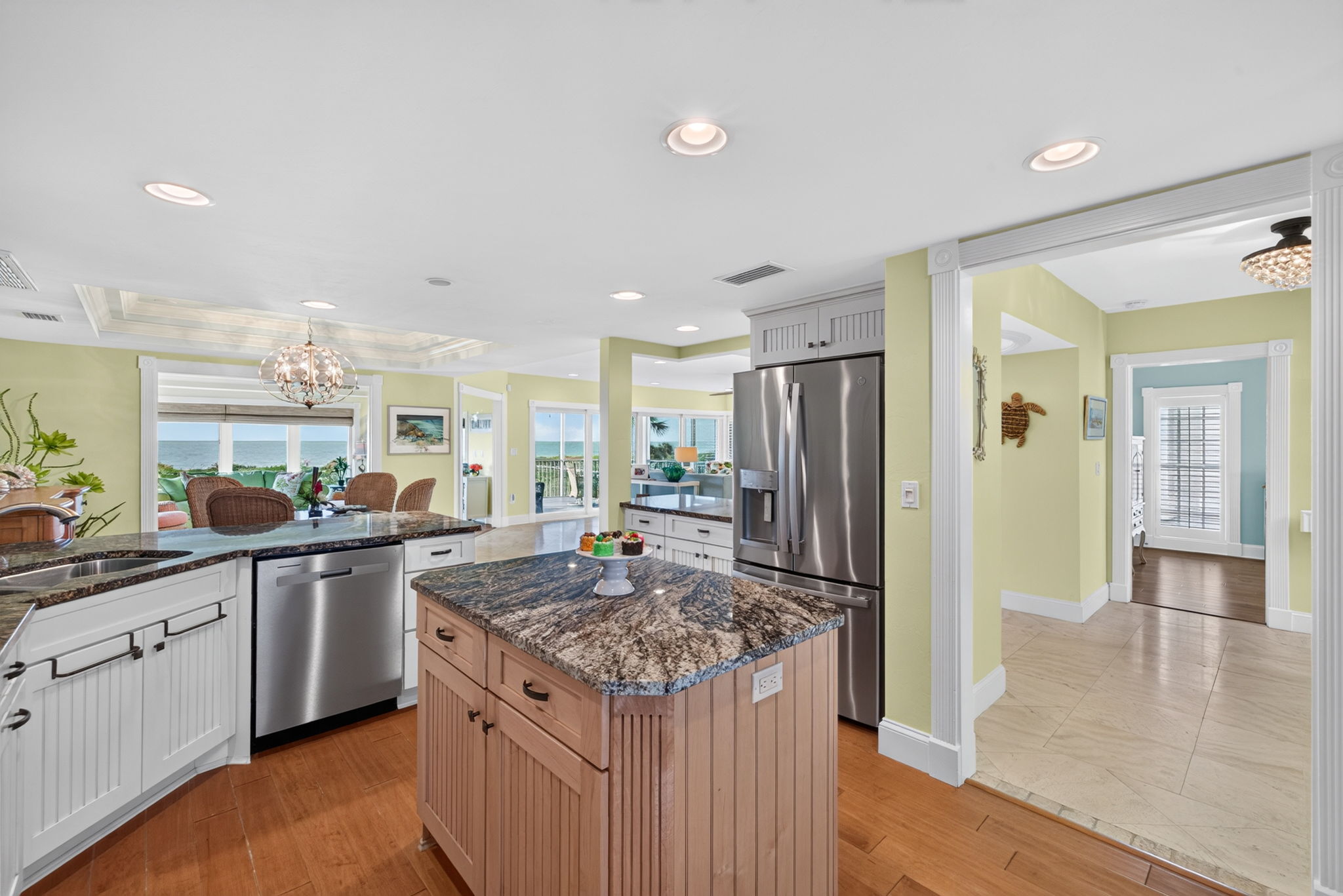 Kitchen 3 of 8