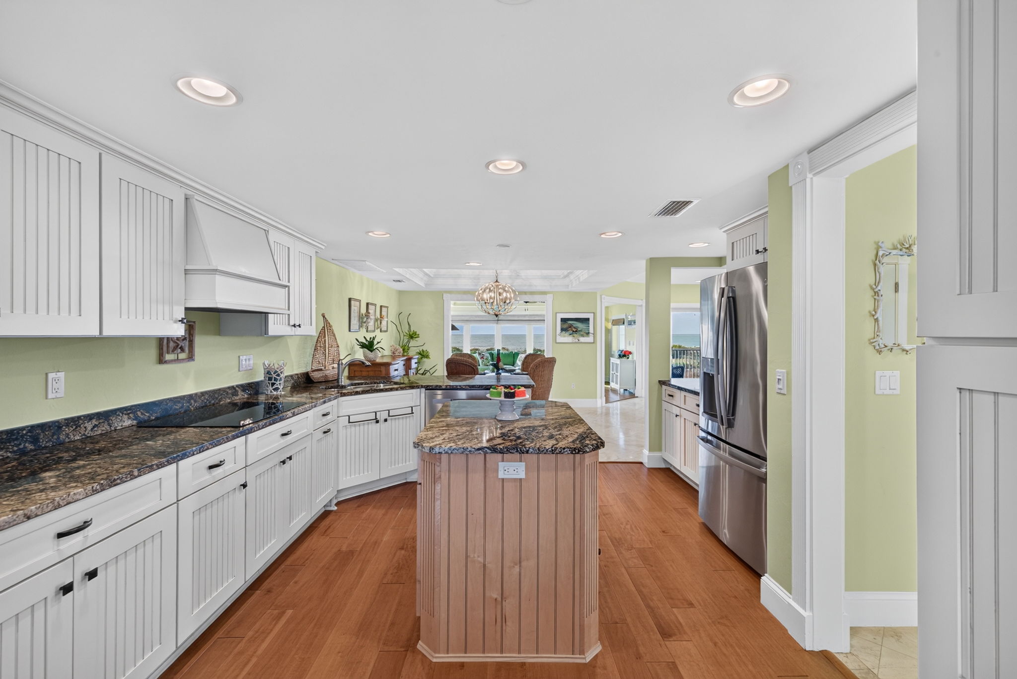 Kitchen 5 of 8