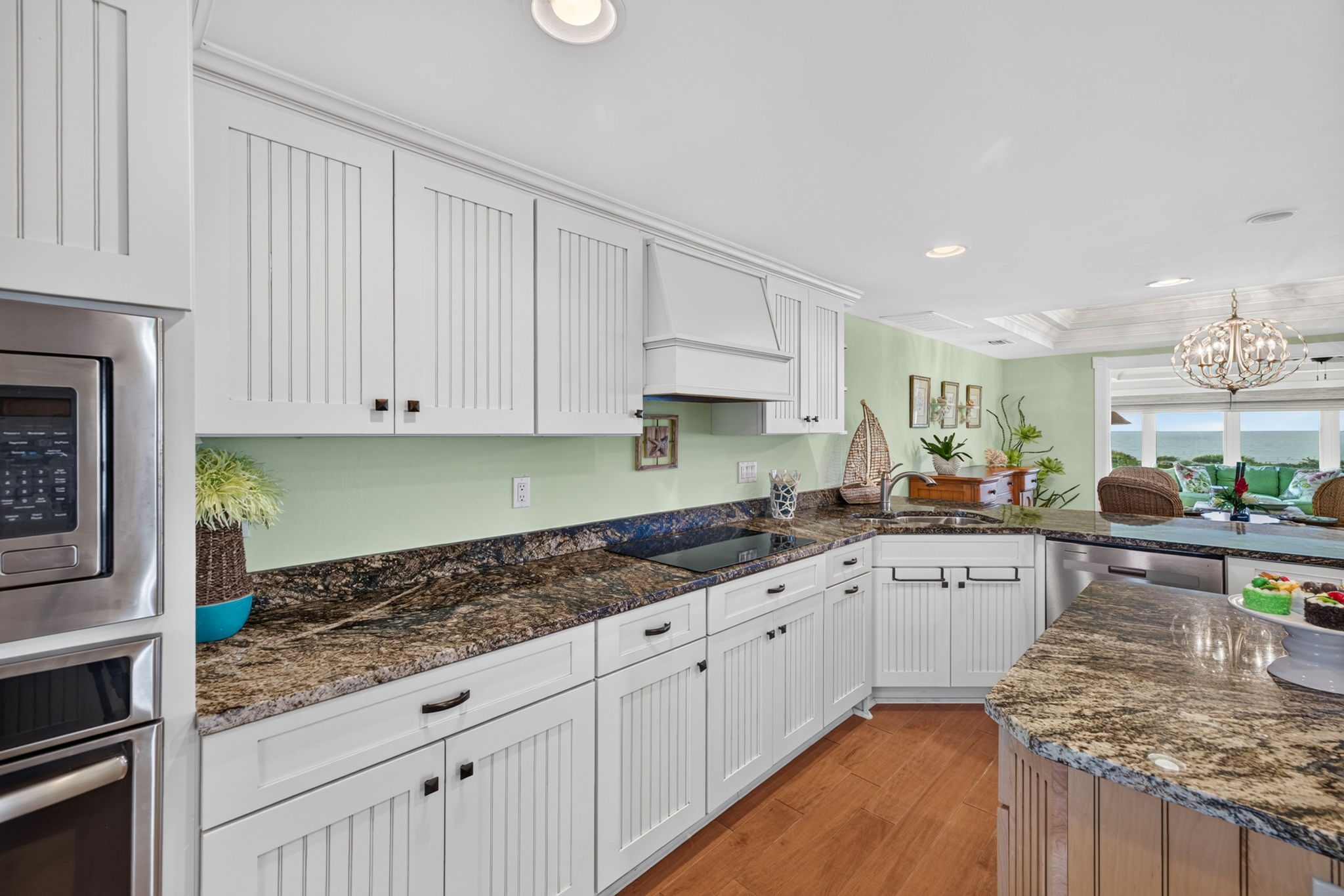 Kitchen 7 of 8
