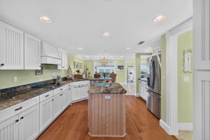 Kitchen 4 of 8