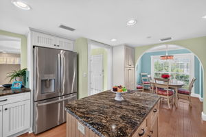 Kitchen 6 of 8