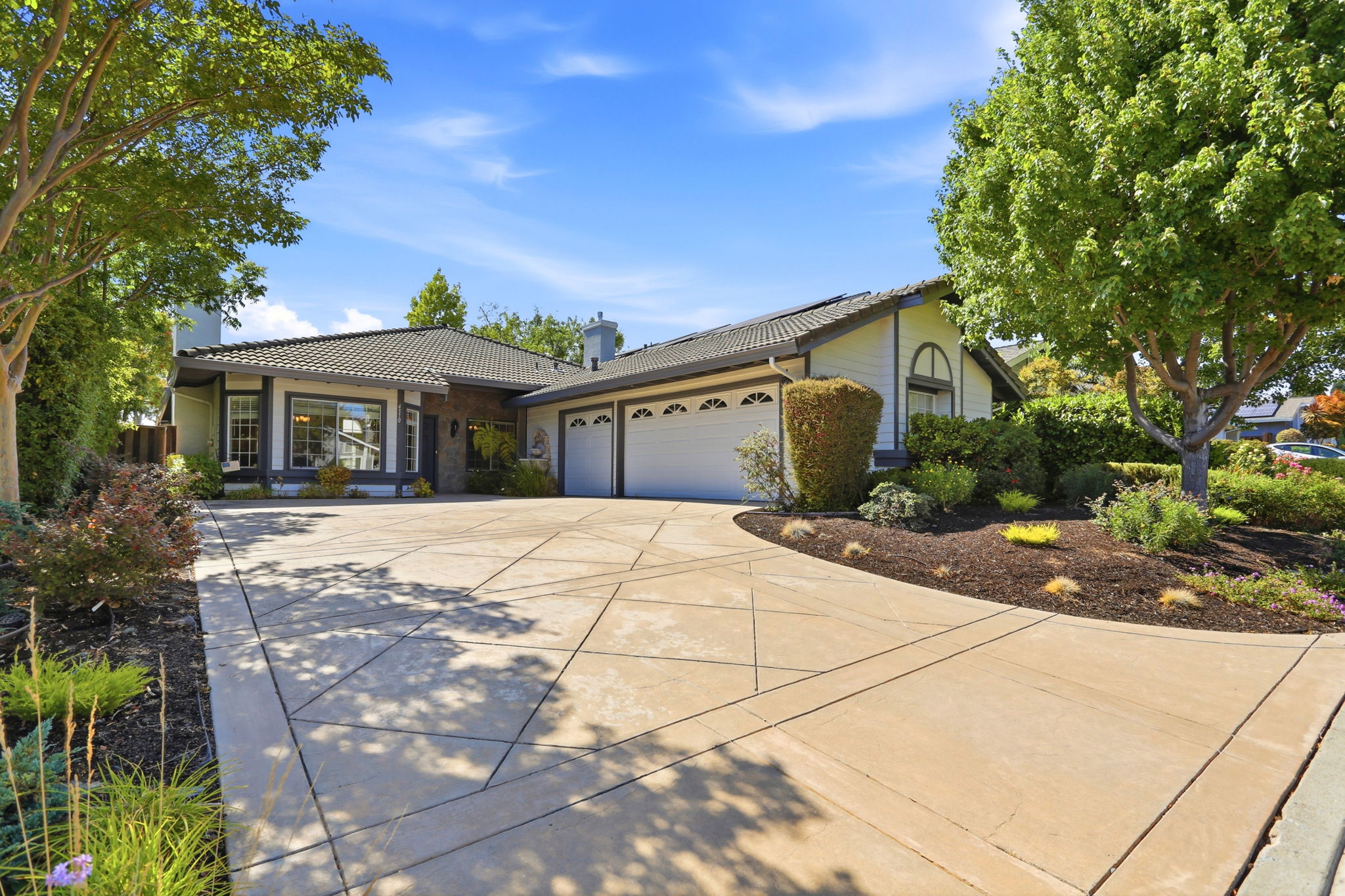 002_F8_4310 Canyon Crest Rd W