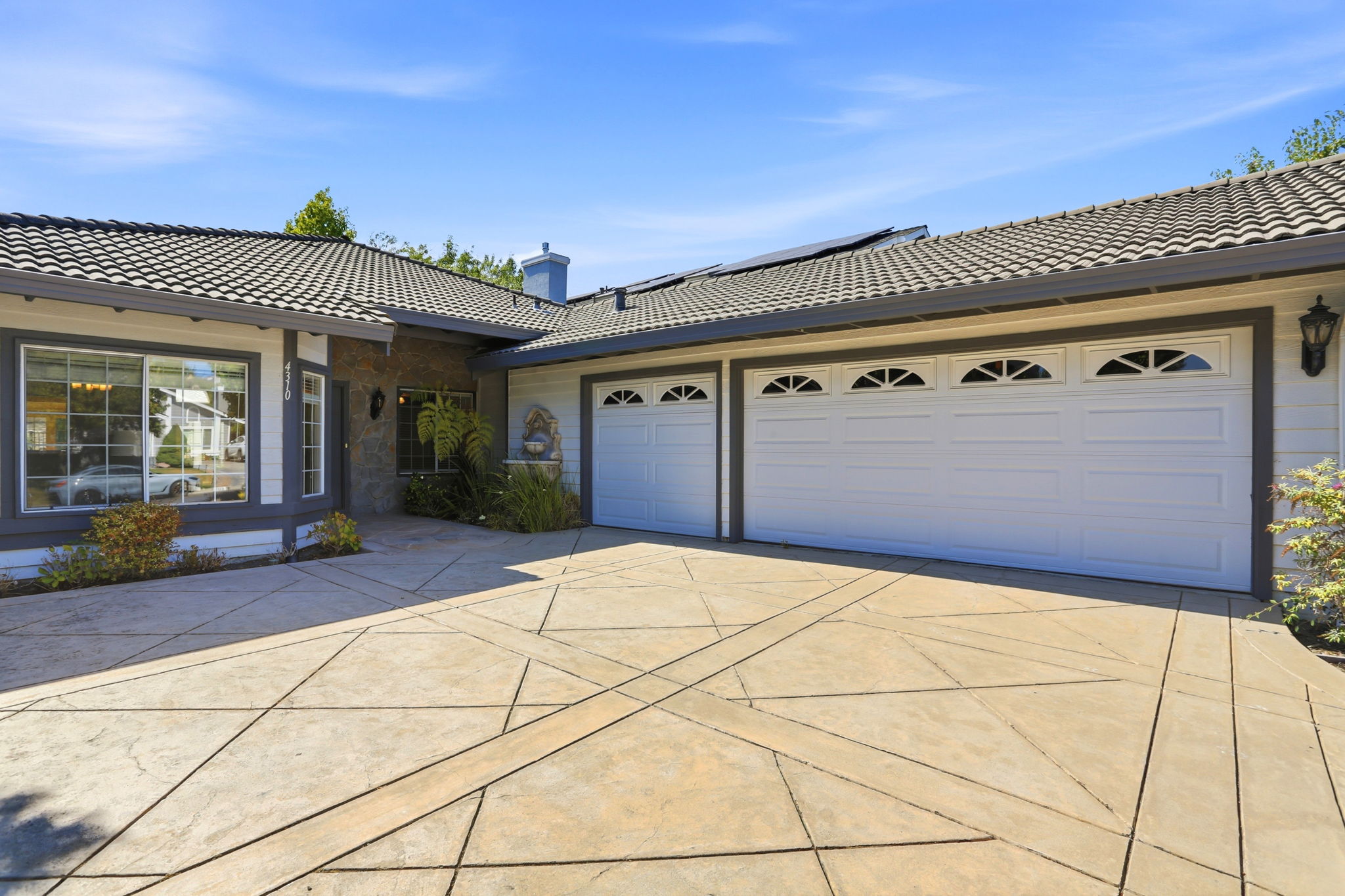 004_F8_4310 Canyon Crest Rd W