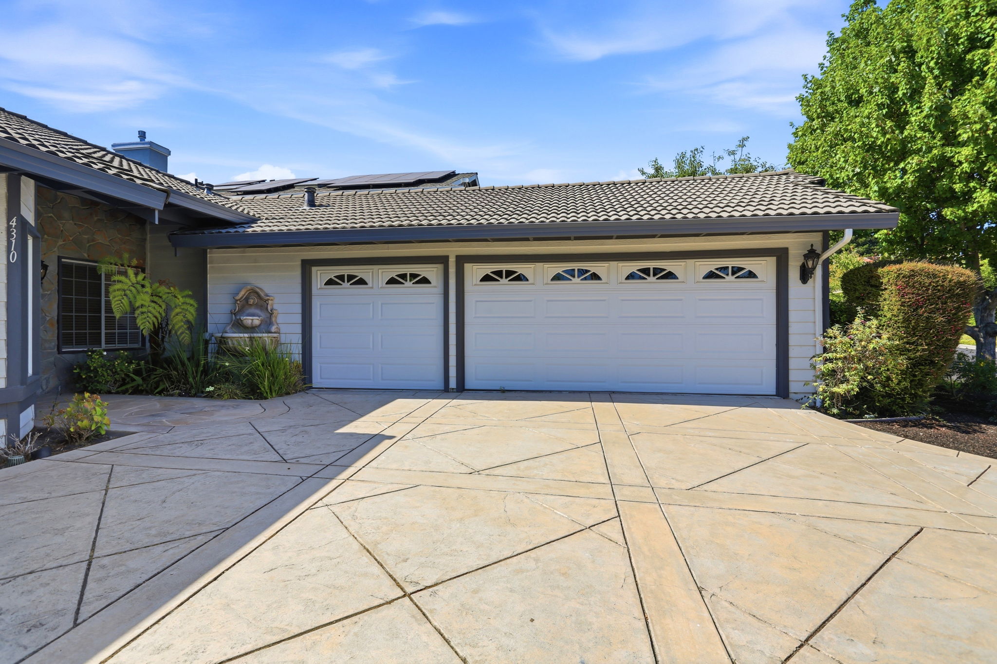 006_F8_4310 Canyon Crest Rd W