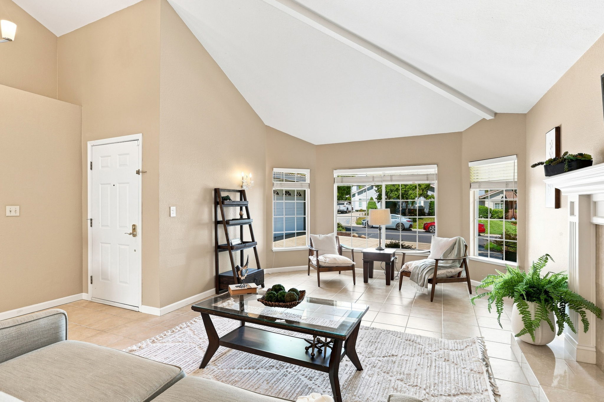 011_F8_4310 Canyon Crest Rd W