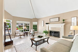 010_F8_4310 Canyon Crest Rd W