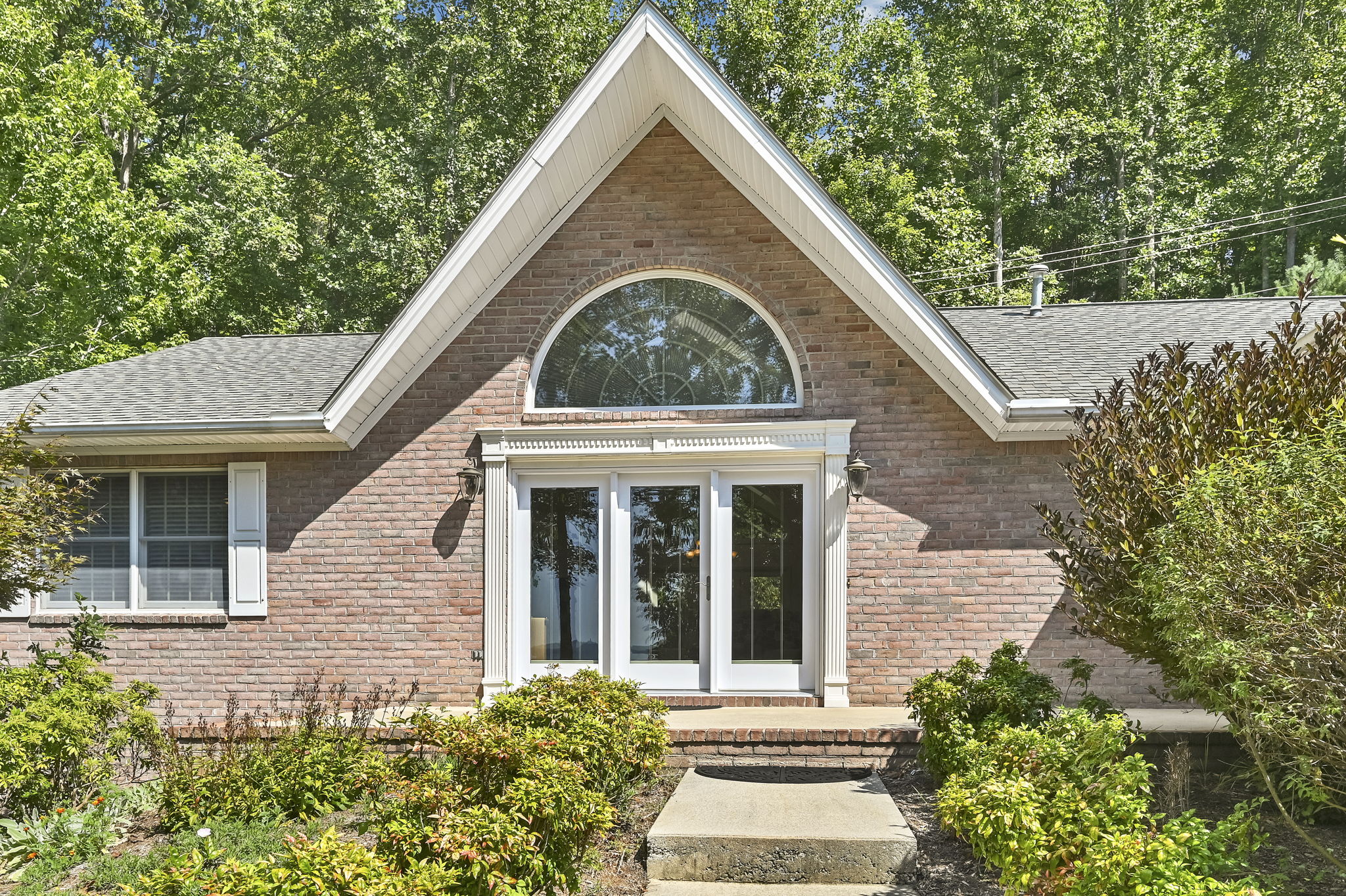 Front Porch/Entrance