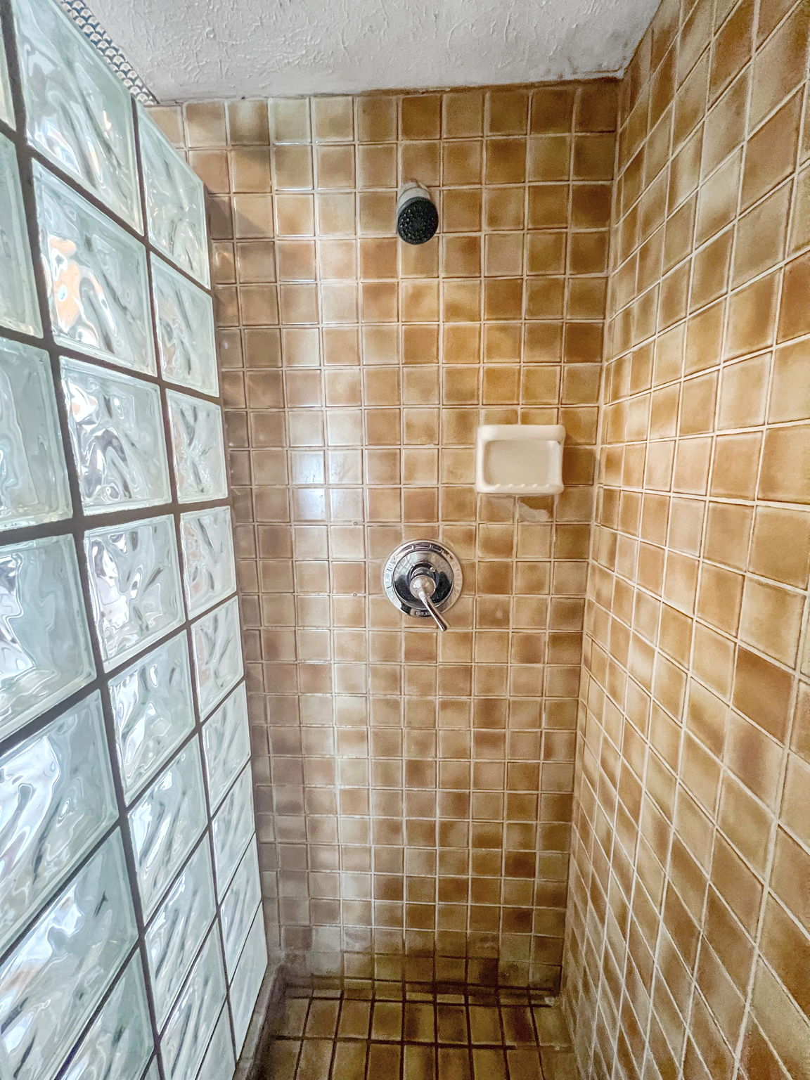 Bathroom 3 - IMG_2864