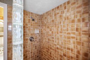 Bathroom 3 - 495A1996 (1)