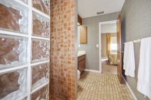 Bathroom 3 - 495A1998 (1)