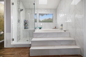 Bathroom 1 - 495A1868 (1)