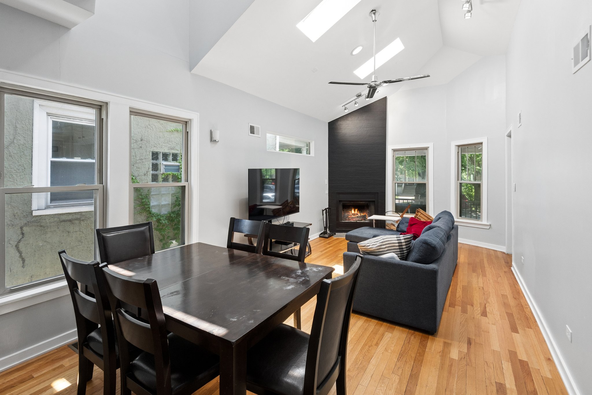 4312 W Wrightwood Ave_001.jpg