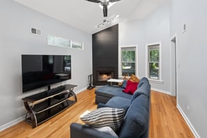 4312 W Wrightwood Ave_002.jpg