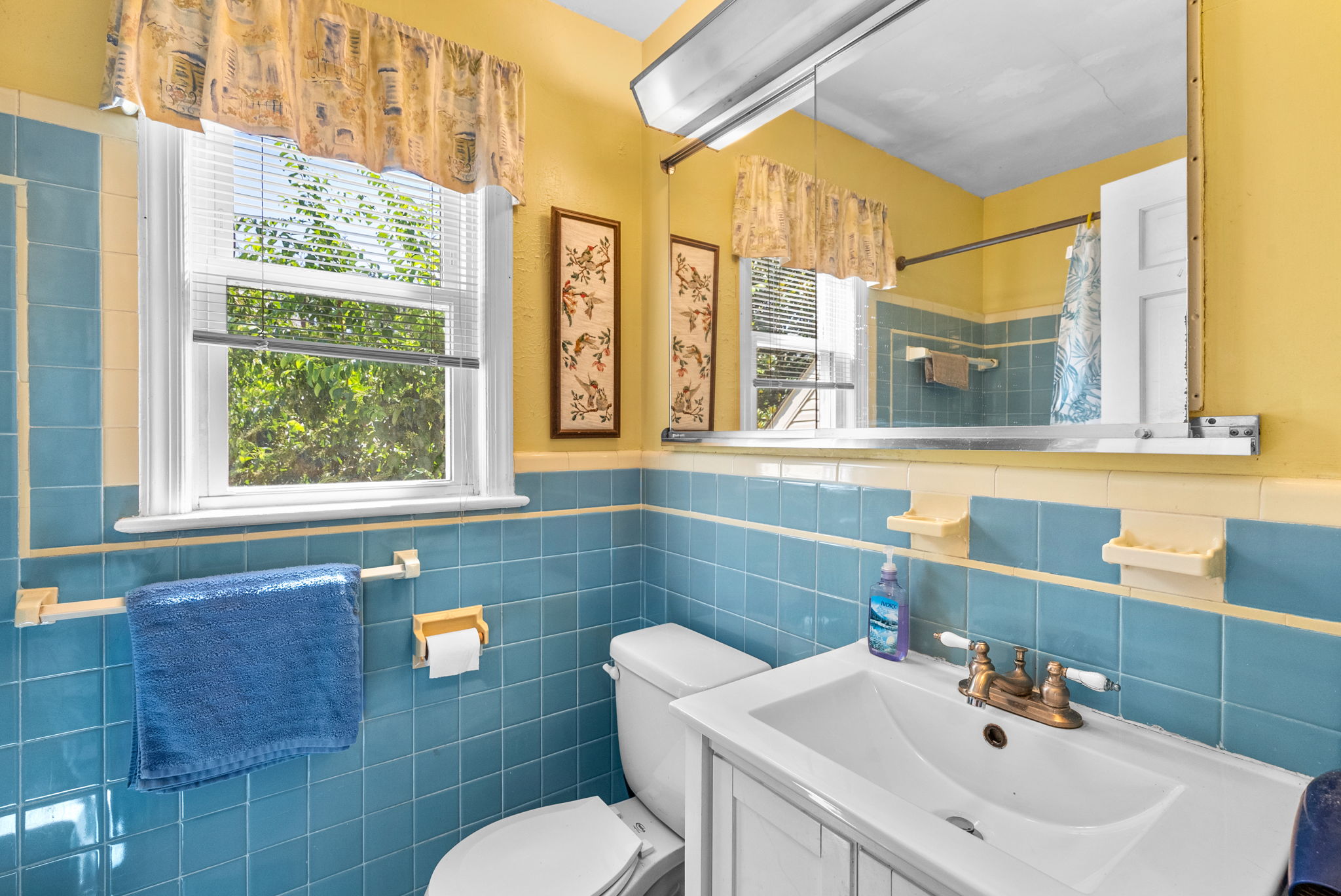 Upper Level Full Bath