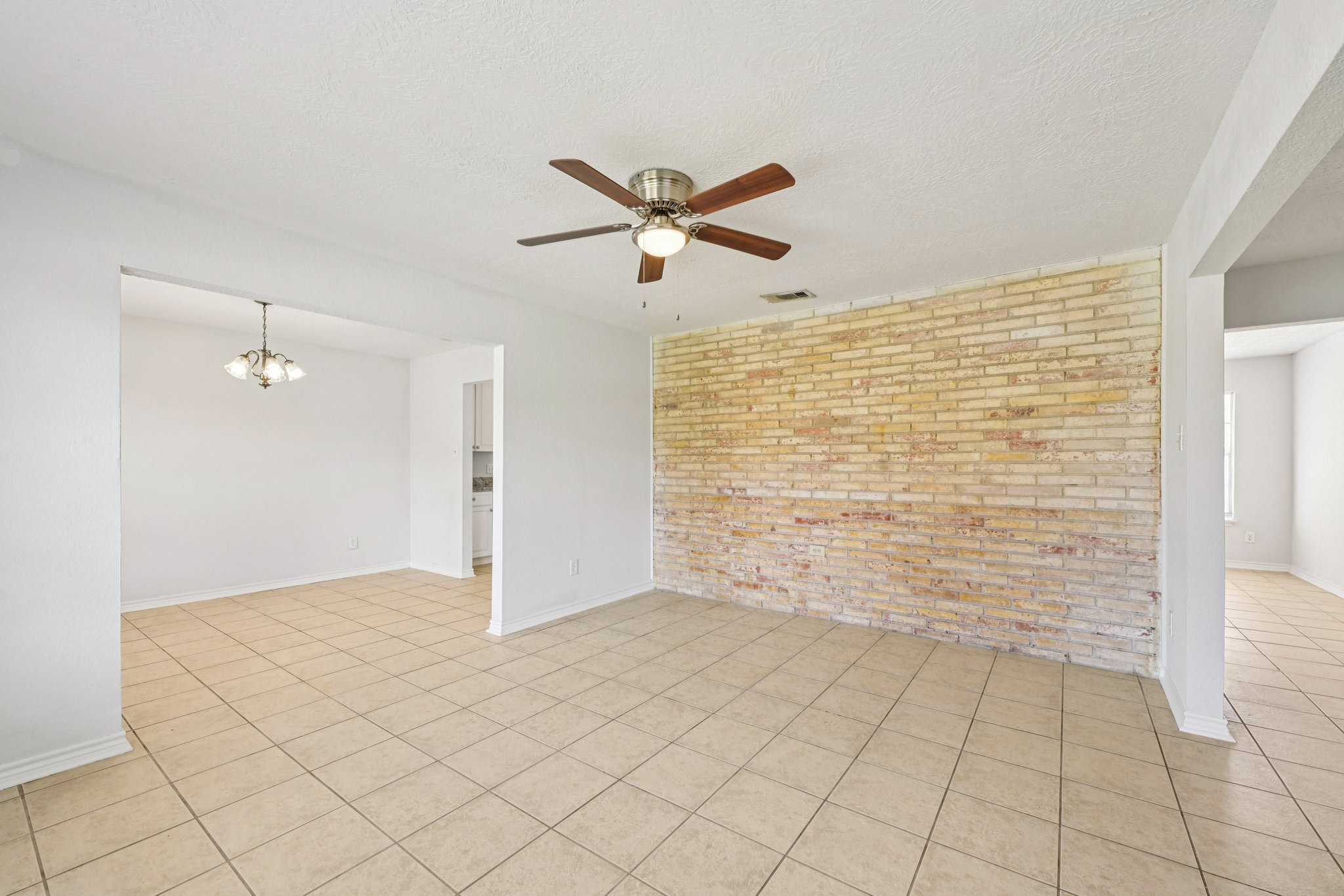 Ravine Dr-L0303-011.jpg