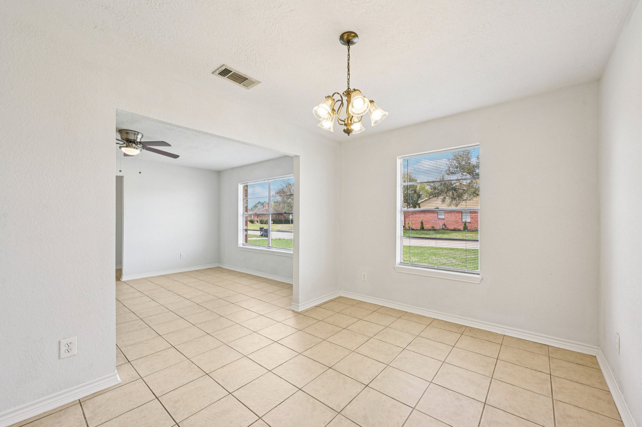 Ravine Dr-L0303-015.jpg