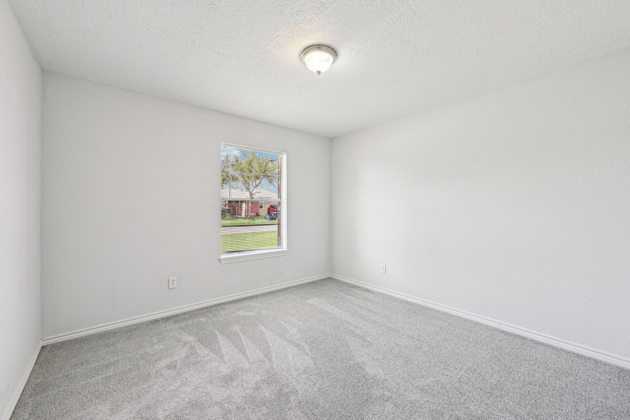 Ravine Dr-L0303-025.jpg