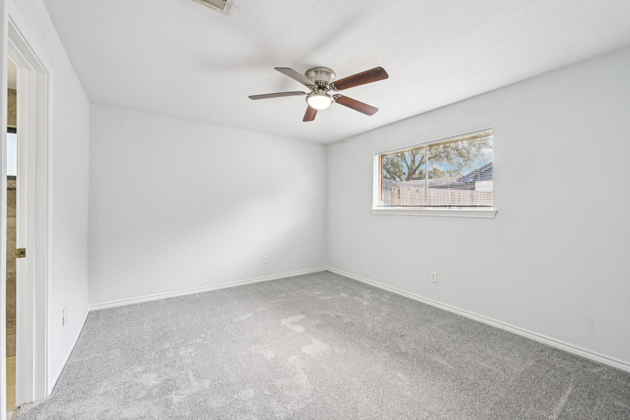 Ravine Dr-L0303-027.jpg