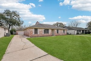 Ravine Dr-L0303-002.jpg