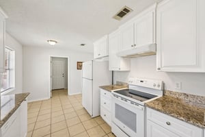 Ravine Dr-L0303-018.jpg