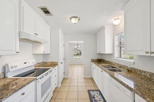 Ravine Dr-L0303-020.jpg