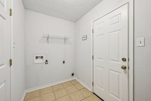 Ravine Dr-L0303-022.jpg