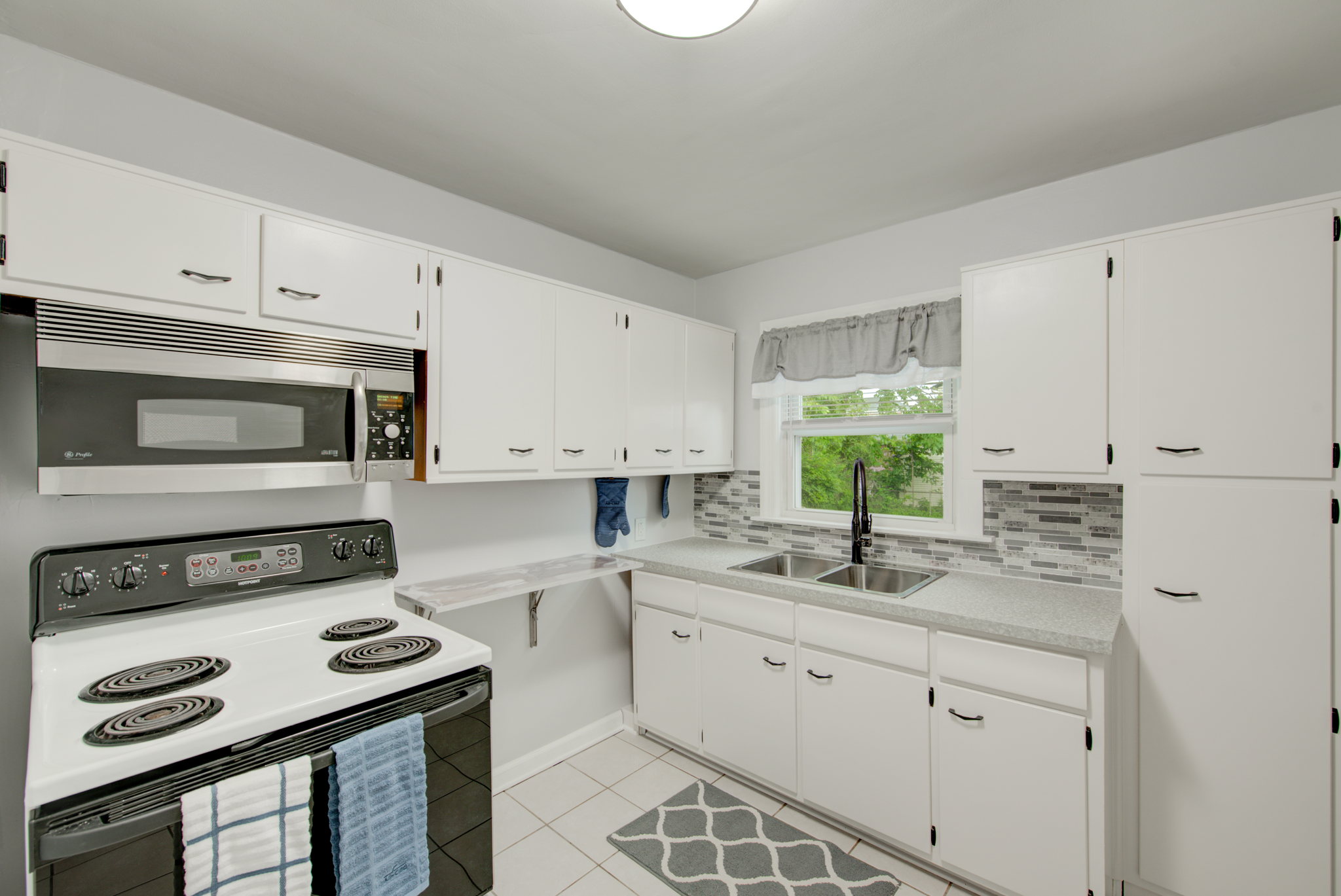 12 Kitchen 1