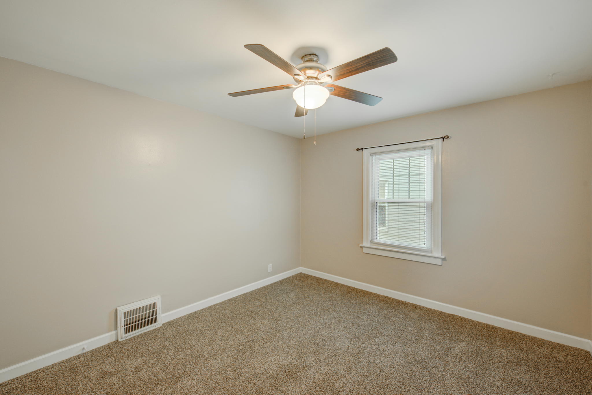 19 Bedroom B 4