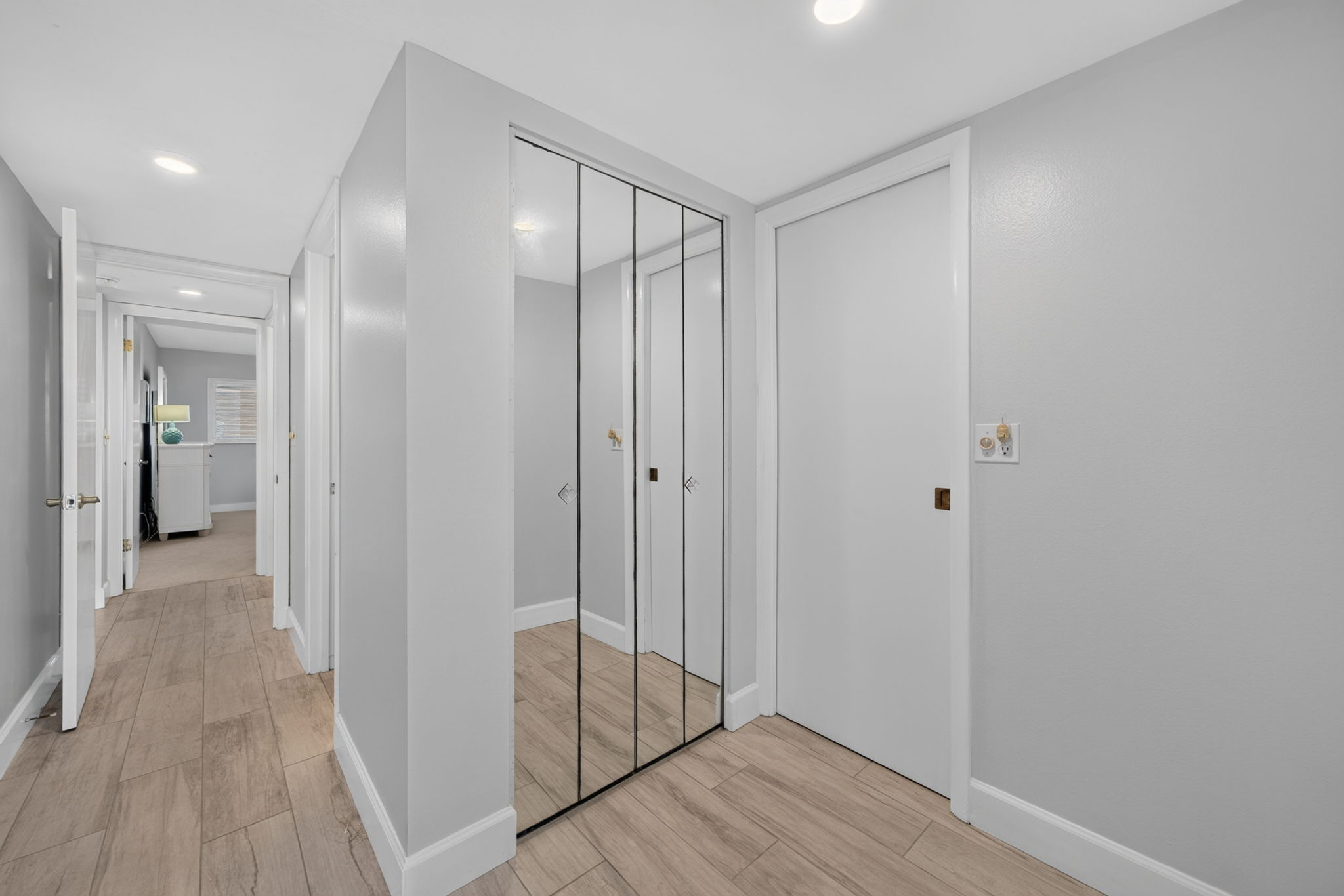 Hallway to primary bed and bath
