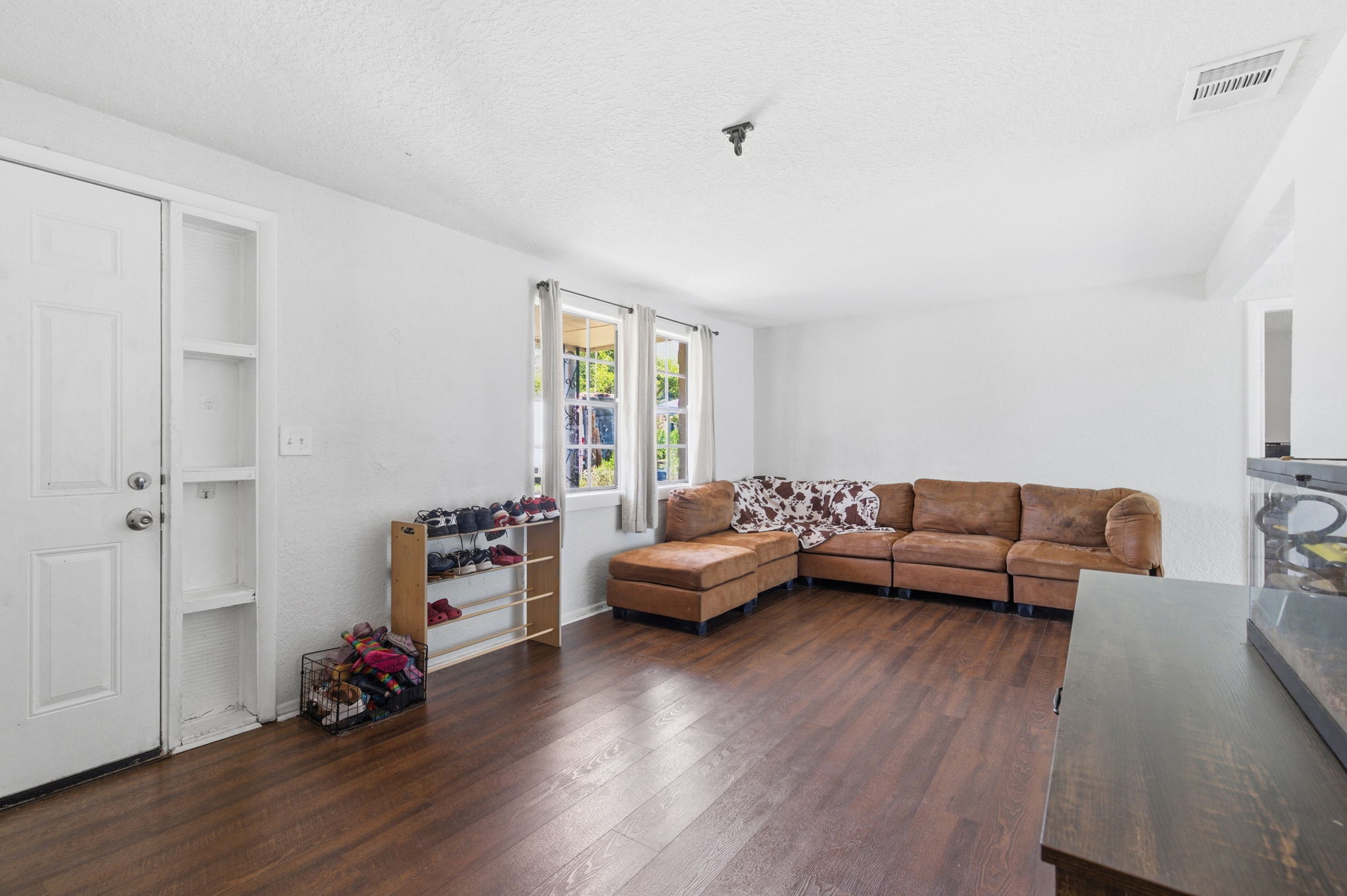 Interiors (2)