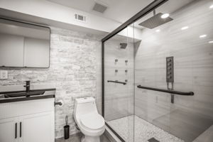 Bathroom 1 - 495A7970