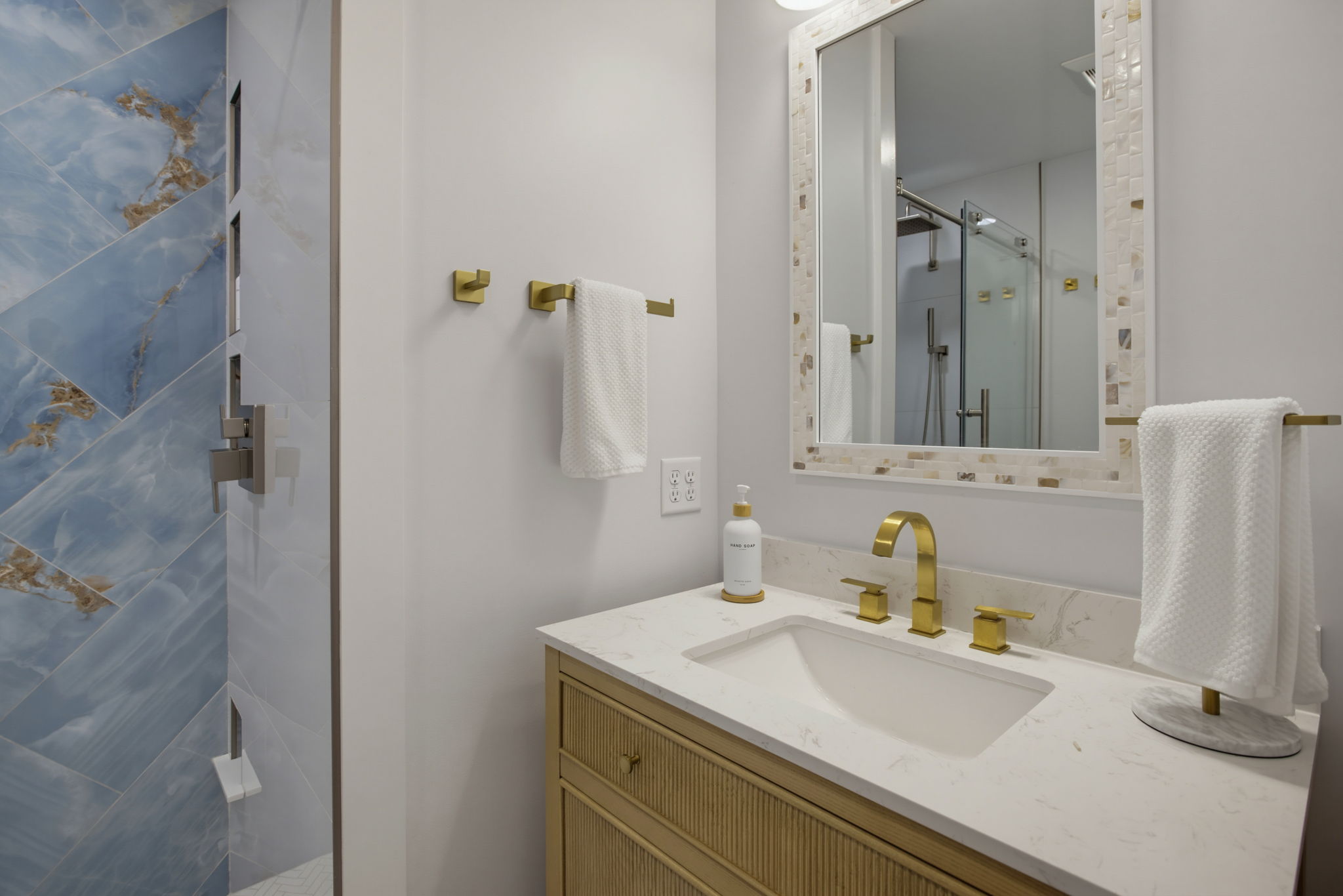 4328 E Dolphin Dr-32