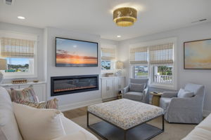 4328 E Dolphin Dr-13