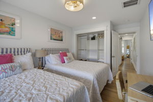 4328 E Dolphin Dr-35