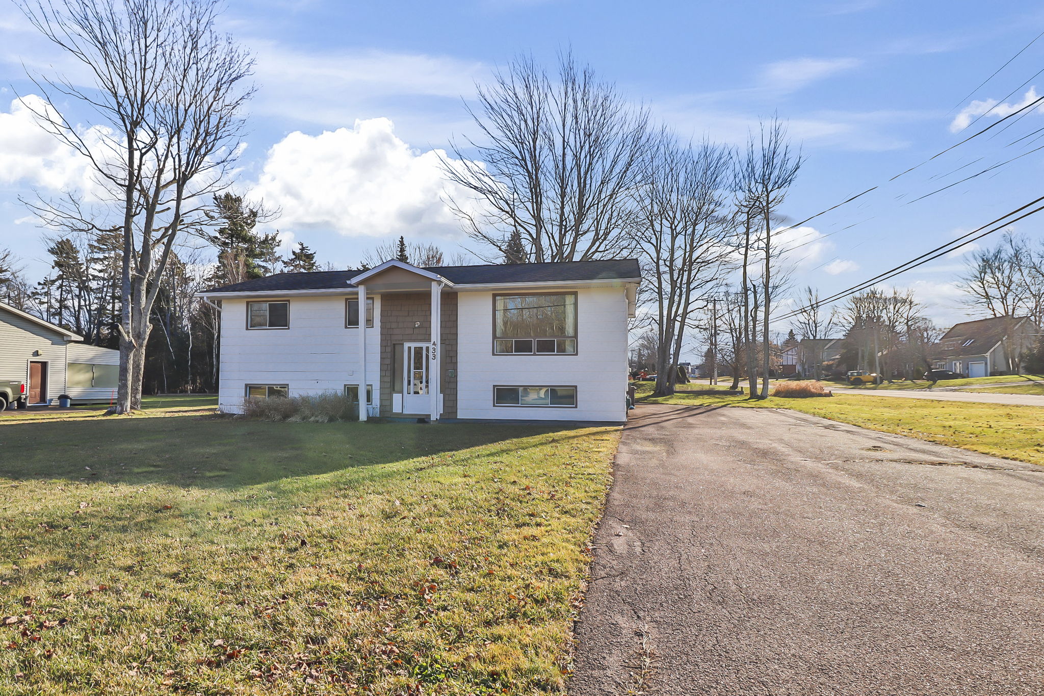 433 Breaux Bridge St, Shediac, NB E4P 2M5 PROPICSTA & MeasureMySpace