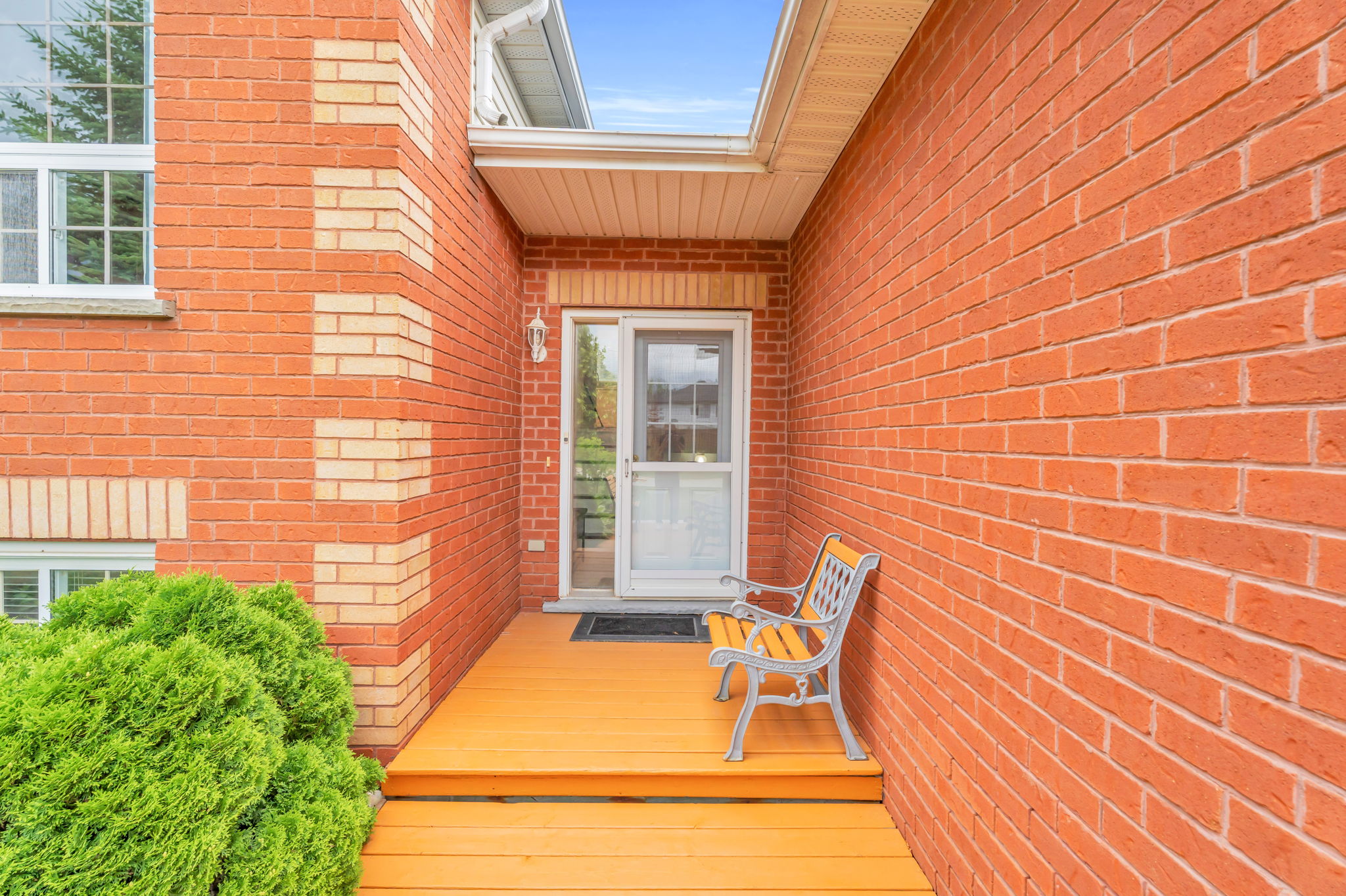 Front Porch/Entrance