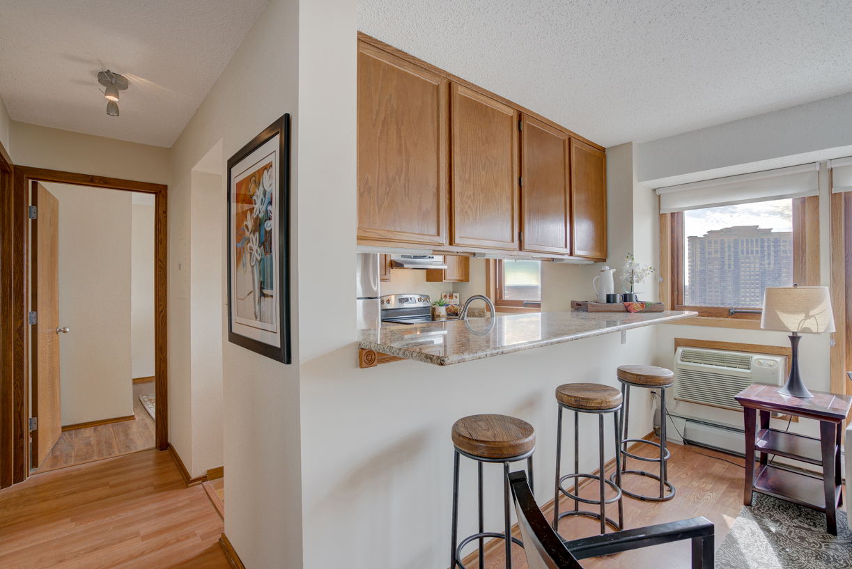 Kitchen/Breakfast Bar